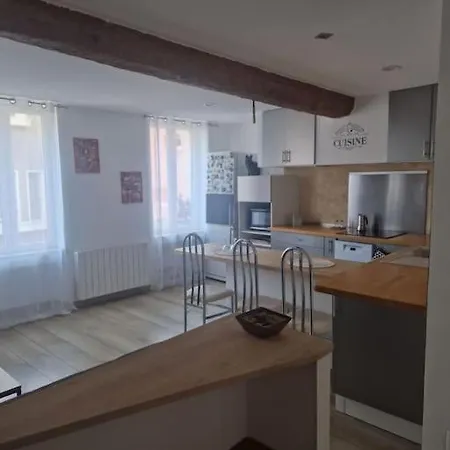 Apartment Dans Le Faubourg Proche De La