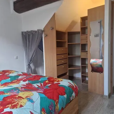 Apartment Dans Le Faubourg Proche De La